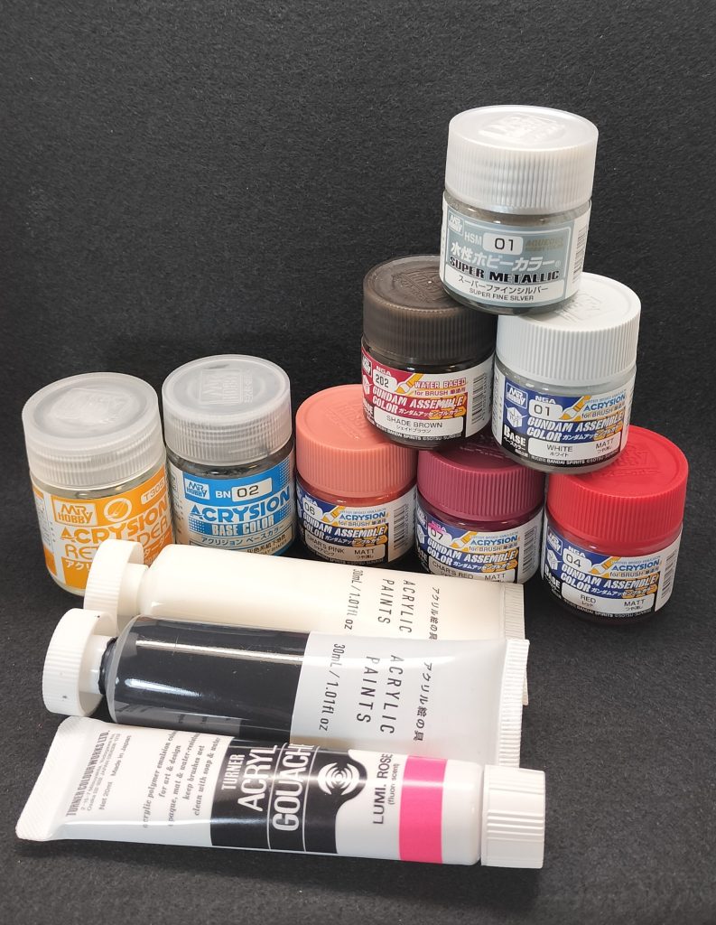 使った塗料たちです。アクリルガッシュ蛍光ローズ100均アクリル絵の具 ブラック100均アクリル絵の具 ホワイトアクリジョンリターダーアクリジョンベースグレーアッセンブルカラー シャアピンクアッセンブルカラー シャアレッドアッセンブルカラー レッドアッセンブルカラー シェイドブラウンアッセンブルカラー ホワイト水性ホビーカラー スーパーファインシルバー