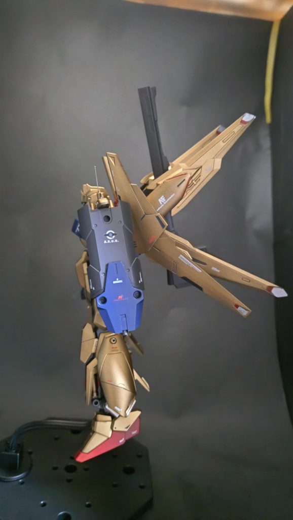 元々のバインダーの下の羽は後ハメに失敗して固定してしまった