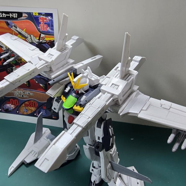 飛行ユニットのボリュームとバランス取りに四苦八苦中ですが😅大まかな形になってきました😆キャノン砲はダブルエックスの物を芯にしてプラ板でスクラッチ、飛行ユニットもプラ板スクラッチに部分的にビルダーズパーツやらムラサメ改のミサイルを使用。まだまだ先は長いですが、頑張ります。（2枚目）