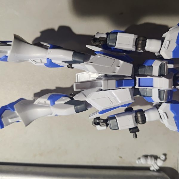 明けましておめでとうございます（遅い）年末年始にゴリゴリと表面処理し筋彫り。あとライフルとファンネルラック。&nbsp;（2枚目）