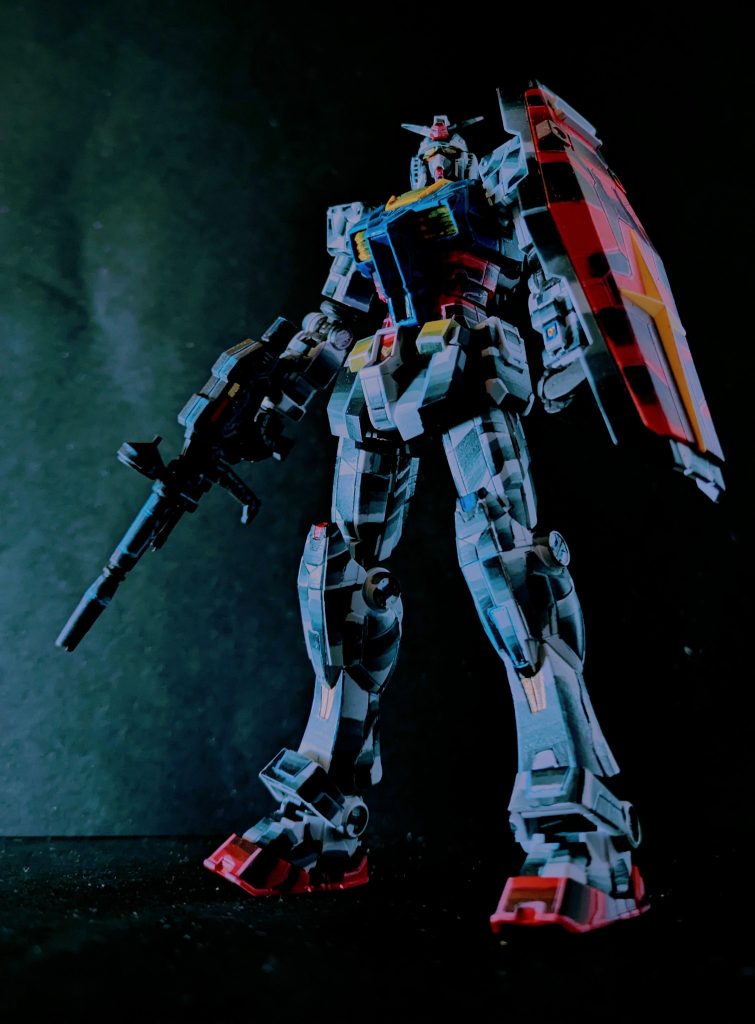 このガンプラの凄いところは、ディティールが普通(HG)のものより多く入っているところにあります。私の少々荒い塗りが目立ち辛いのもそういったものに助けられてる為です。