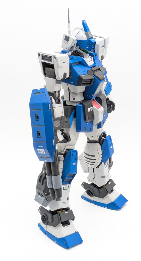 プロポーション抜群のキットですが顎引きの動作が物足りなかったので首を延長して可動域を広げています。