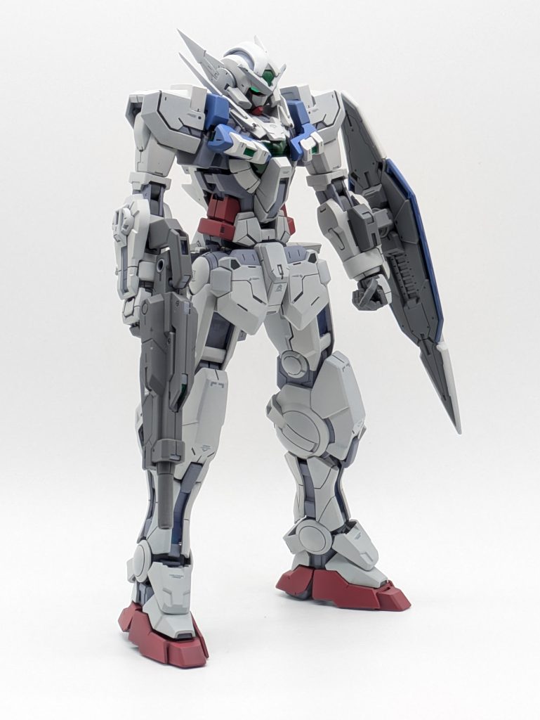 顎引きの動作をスムーズに行うために首元を延長しています。