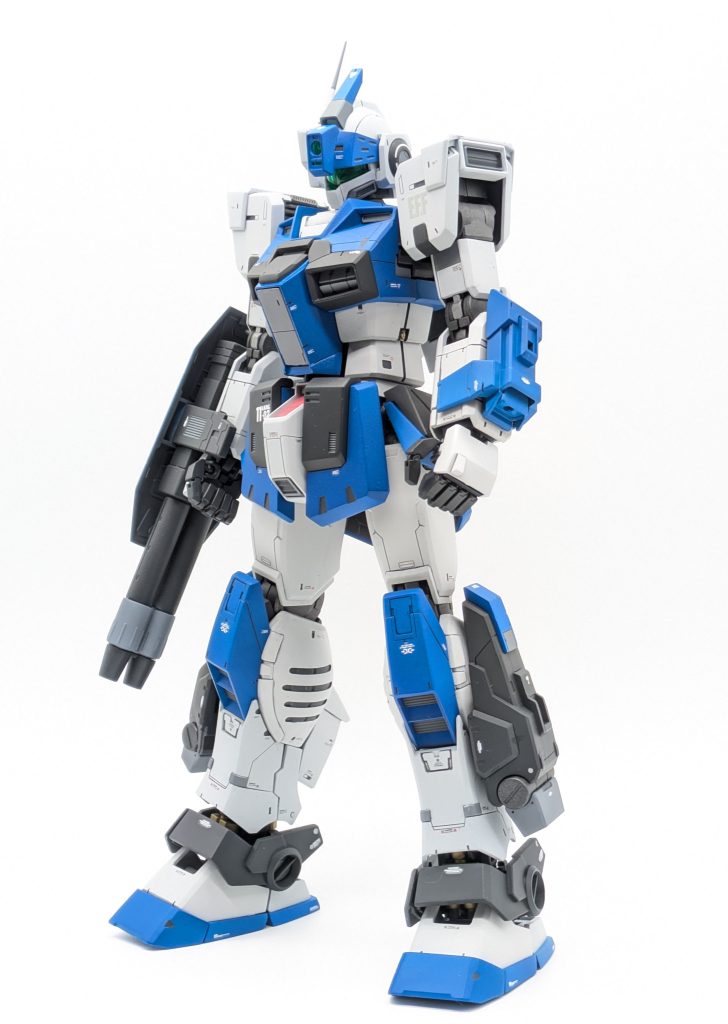 ベースキットがカラーバリエーションのものだったので成形色はこの色ではありませんでした。また造形も微妙に違っていたのでカラー変更に合わせて改修しました。