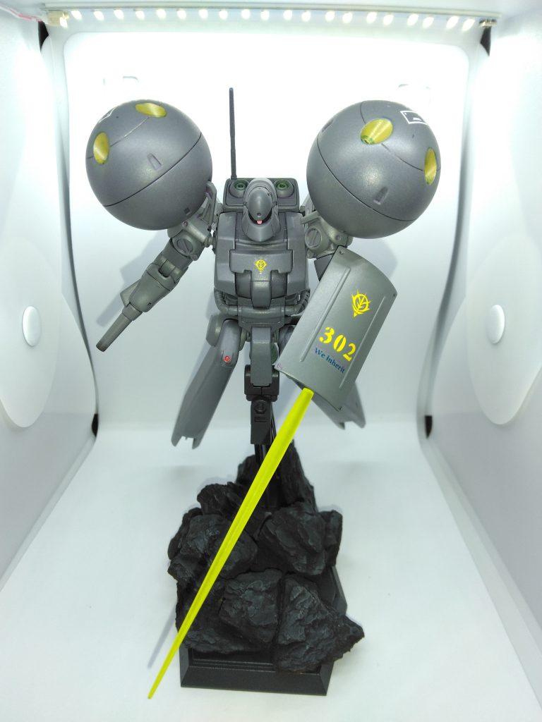 カラーレシピです😃(C:クレオス) (T:タミヤ)外装:ジャーマングレー(C:缶スプレー)→佐世保海軍工廠グレー(T:缶スプレー)武装、関節、掌部等:ニュートラルグレー(C:水性)バーニア類:軍艦色(1)(C:水性)肩部黄色:ミドルストーン(C:水性)ベース:ジャーマングレー(C:缶スプレー)後、軍艦色(1)→ニュートラルグレー→ホワイト(何れもC:水性)でドライブラシ(っぽいもの)後、ウェザリングカラーマルチブラックで染めるように塗っています😃