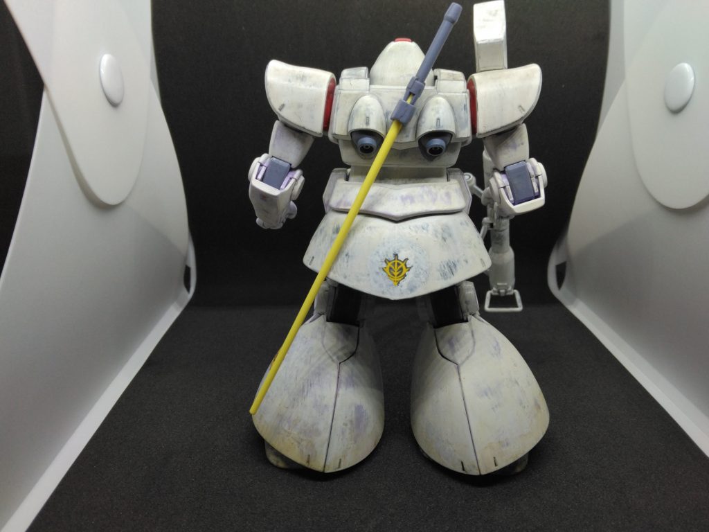 外装の赤い部分、バーニア、関節、ヒート・サーベル及びホルダーは成型色です😄