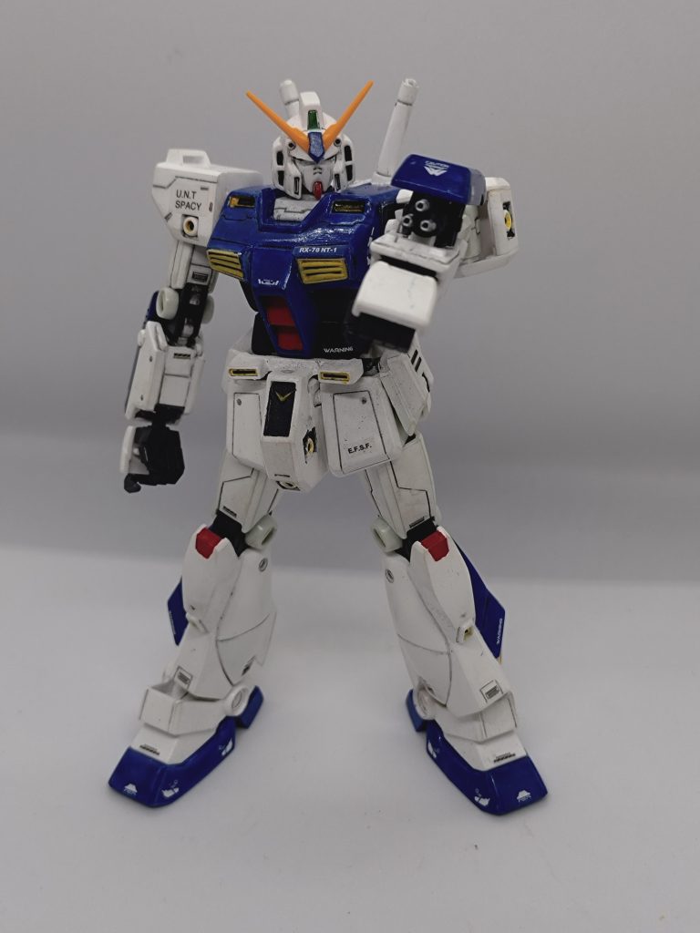 胴体の中はかなりカオス。肩のボールジョイントの受けとかRX78のコックピット部分とか腹をうまいこと繋げるのに苦労しました。