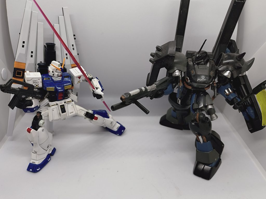 昔作った改造ケンプファーと対決。