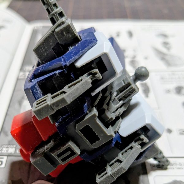 今朝。YouTubeを見ていたら作りたくなって、2021年 1月21に購入して積みプラに、なっていたクスィーガンダムを探して、製作開始して行く。胴体の部分だけで、8時間かかった。ヒケ処理やエッジ出しなどで。腰で、2時間かかった。腕、ここまで3時間かかった。脚、ここまで5時間かかった。更に、約9時間かかって仮組みが出来た。ヒケ処理等終わっている。ここから改修して行く。仮組みして、胴が短く感じた。脚も少し短いかも？何より顔は、絶対に変えたい。個体差なのか自立出来ず後に倒れる。スタビライザーを延長して、倒れ無い様に支えにしようかな。（7枚目）