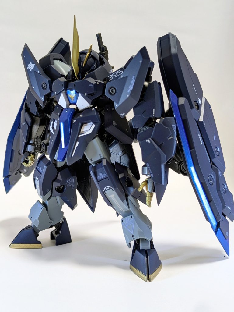 発売日だとは知らず、ふらっと立ち寄った電気屋でたまたま確保できたHGザガンをベースに作成。