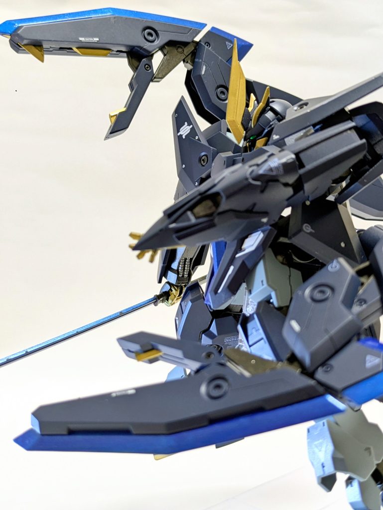 シールドプライヤーユニットの展開で化け物っぽさもありますね