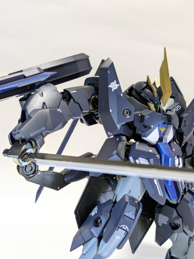 ザガンは殴る・潰すの脳筋機体でしたが、今回は刀を装備させました。射撃武器がないのは相変わらずです。