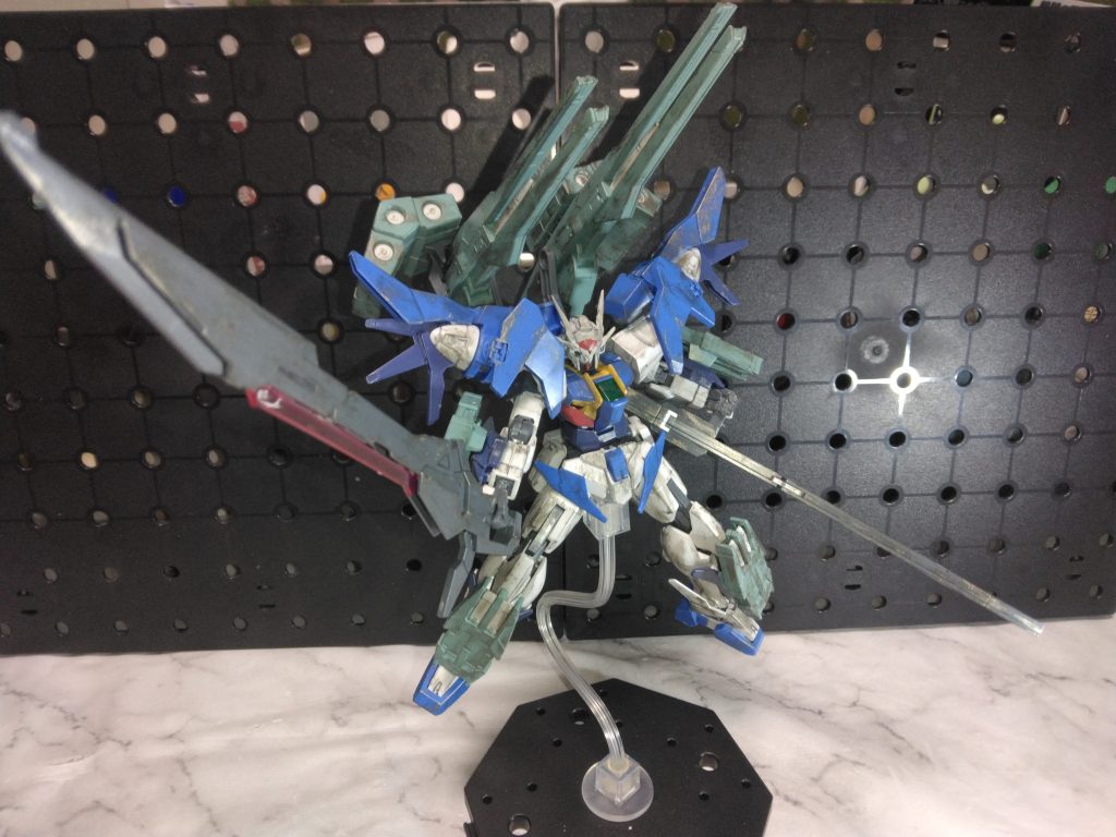 アロンダイトと名無し砲を持っている機体がトランザムしながら突っ込んで来るゲームなんて、対戦相手からしたら恐ろしい…。GNドライブとか武装にもう少し色を足しても良かったかな。