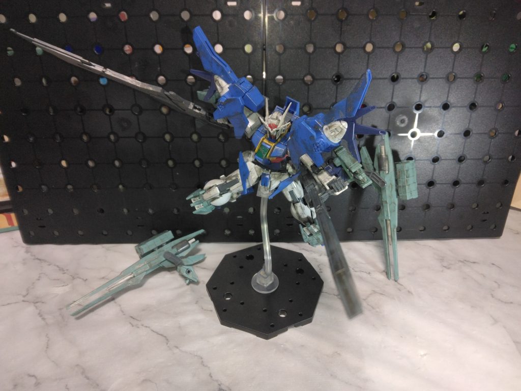 個人的好みですが、デスティニーなどの長物のビーム砲は持ち手の甲を下にして握って撃つのが好き。