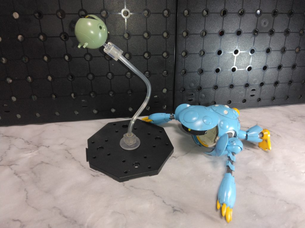 転けると、カプルの中からターンAのお兄さんと似た顔の機体が出てきます😅