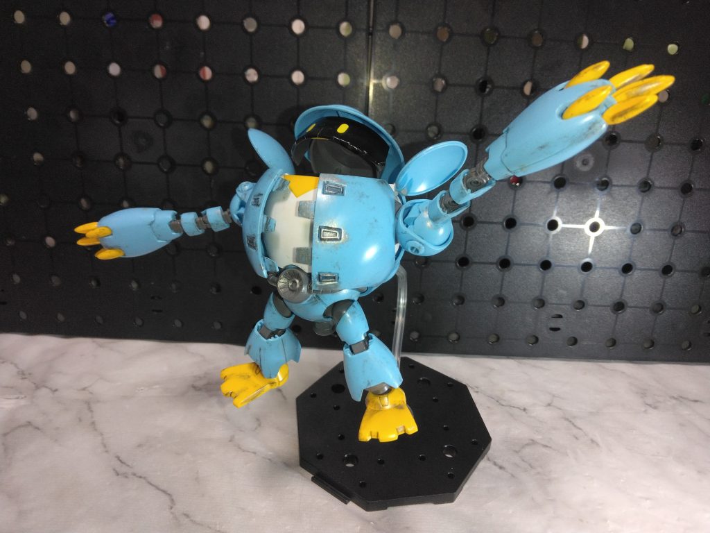 ガンプラアニメは改造機がメインで登場しますが、ガンプラ初心者の女の子が手伝ってもらって制作したカプルは動きが大きくて、可愛らしい機体でした。