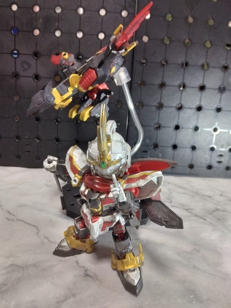 ユニコーン姿のカクレ形態。足のアンクルガードを逆にし忘れていますね😅何だか三国伝シリーズみたいな見た目なユニコーン。