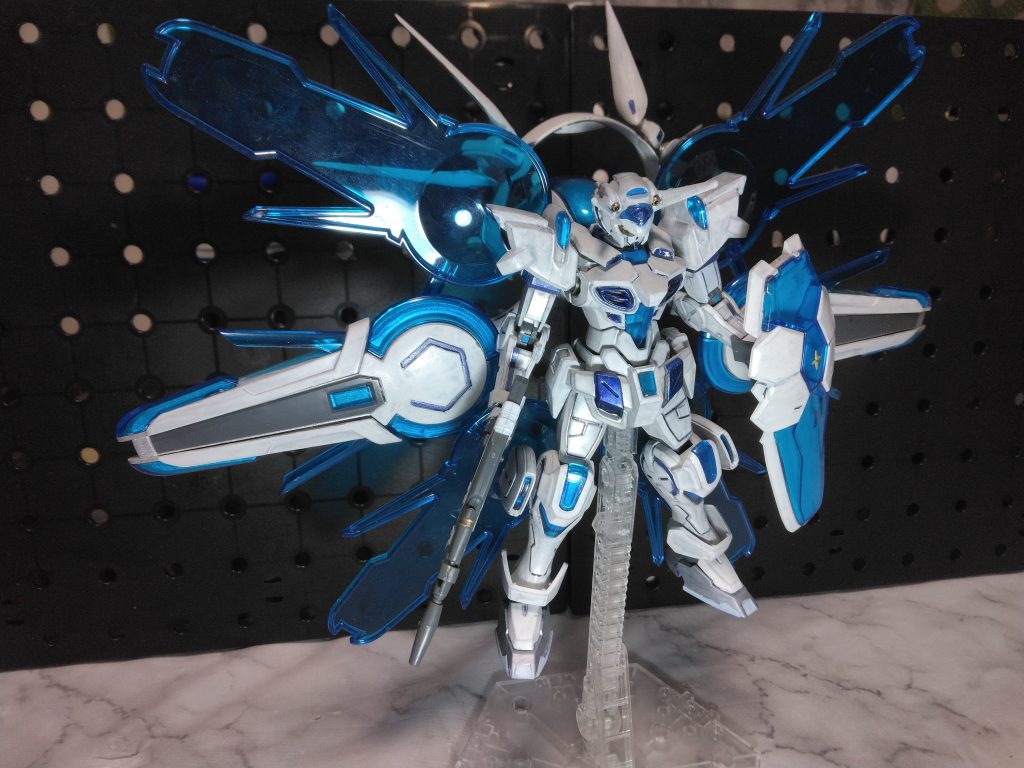 パーフェクトパックはリニューアルされて発売されていましたが、結構変更点や作りが違う箇所もあるらしく、いつかは手に入れたいものです。経年劣化などもありスラスターの可動部分、フィンなど折れてしまっているので、ピンバイスやプラ棒で補修をしていますが、あまり無理なポージングは出来ず、スラスターは固定かな。