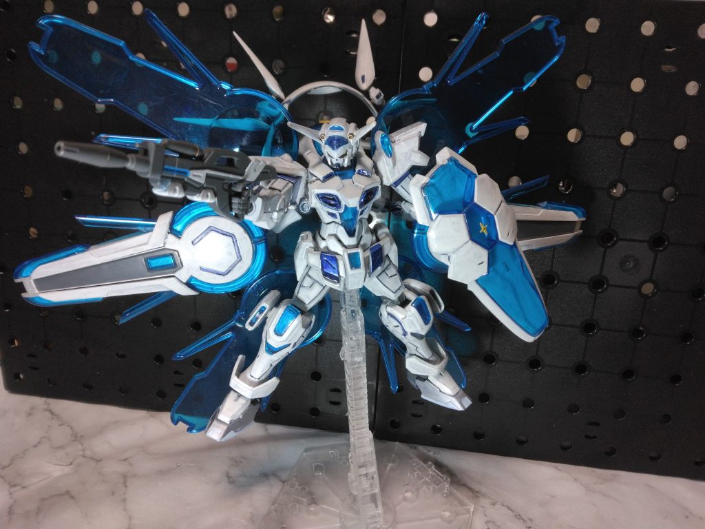 吸収したエネルギーを機体動力に変換して継続戦闘が可能なパーフェクトパック。リフレクターモードはライフルポーズが似合いますね。