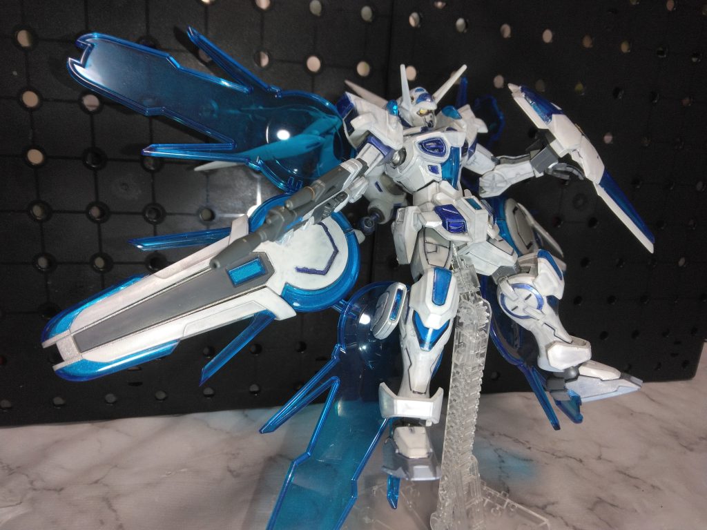 シールドもなんちゃってで前に構えています。