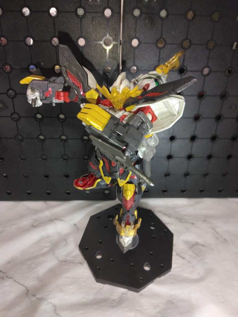 ユニコーン系統の機体なので、クナイを腕に付けてトンファー風に。こうゆう時の個人的なあるある…武器エフェクトが見つからない😥