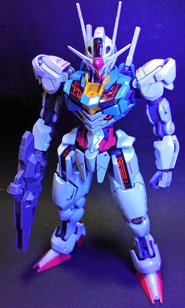 まずは､エアリアル。大学在学中の頃、放送開始前に買い友達とリアタイしながら素組み、その後の学祭に途中作で展示した時のやつです。未だにガンビット(お姉ちゃんズ)はネオジム磁石を仕込んでいた最中のまま､実家のどこかに埋もれています…