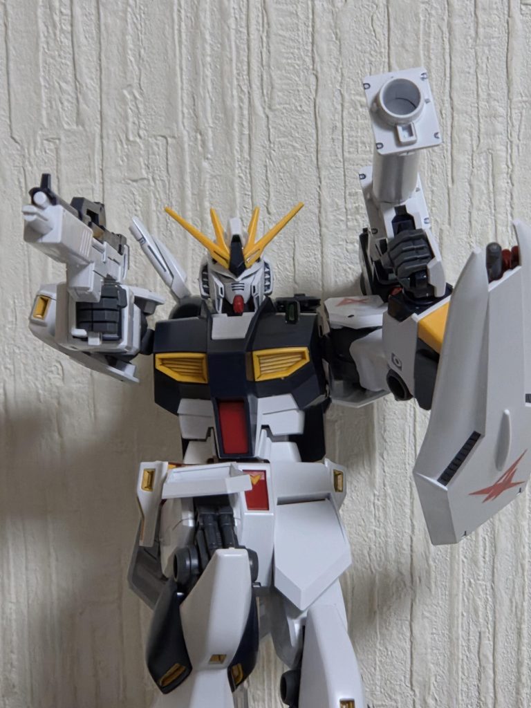 以上ですこうなるとサザビーも欲しくなる…(gundam-kao8)やっぱりνガンダムはカッコいいですね！オプションパーツ2セットでダブルフィン・ファンネルもできるみたいですねぇ…最後までご覧いただきありがとうございました！(gundam-kao6)