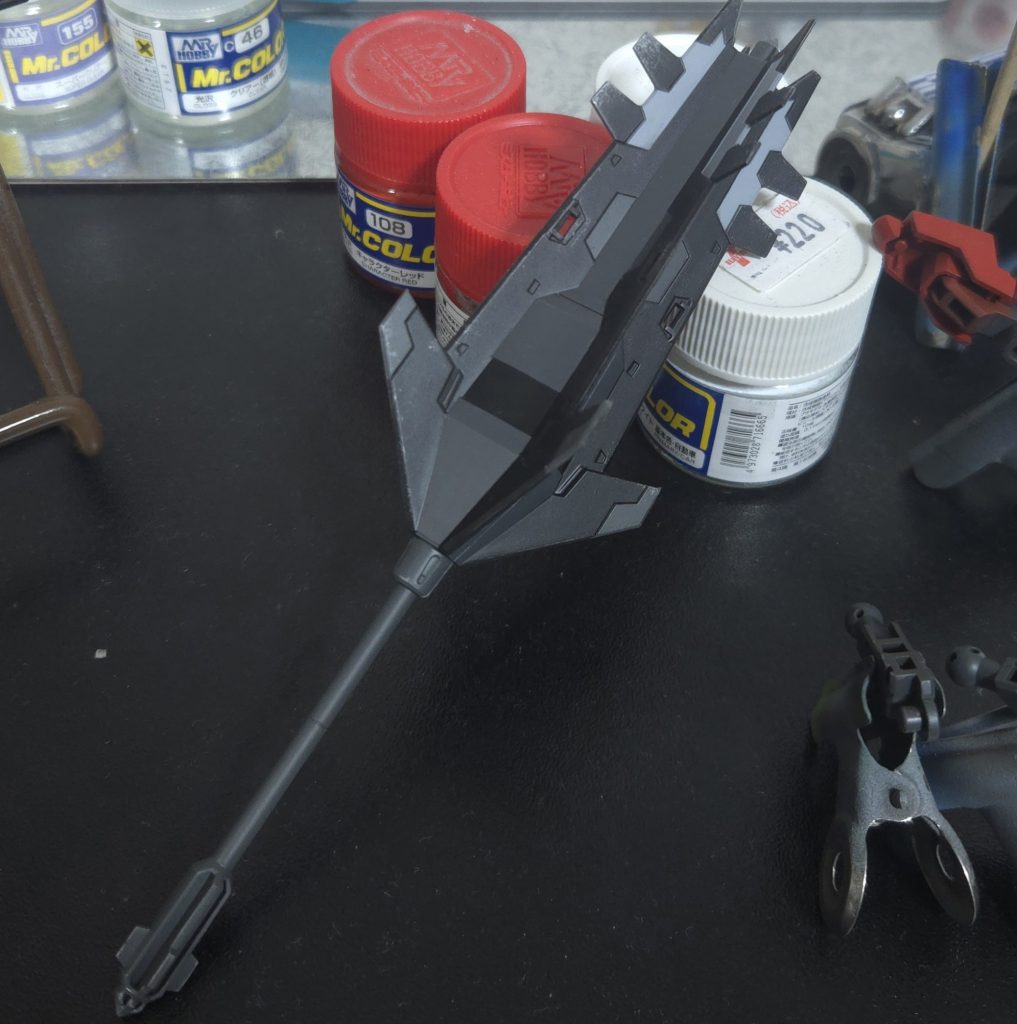 メイスも完全に単色だったので、自由に色を差し込んでます。武器の配色は趣味ですね…