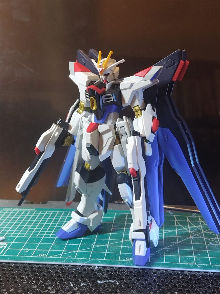 素組時点。慌ててストフリ開封してウィングのみ組み立てたバチ当たりな状況。本体は後ほどちゃんと作ります。。。