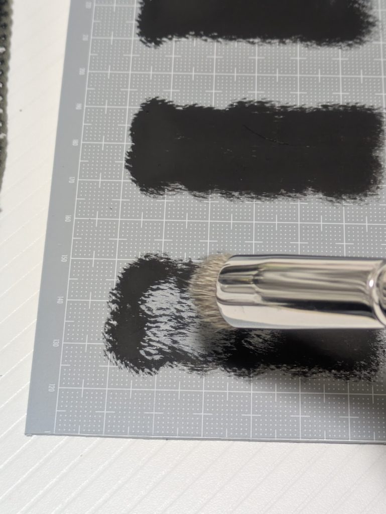 そしてポンポンと叩くように塗ります。