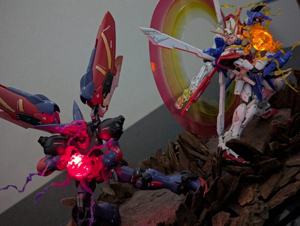 ここからは決闘シーンについて！最初に台座を作ってしまった為、撃てば大変なことになる距離感となってますがそこは見逃して頂けると助かりますwまた全体的に暗めなのはエフェクトが目立たなかったので暗めにしました！見えにくいかもですが、よろしくお願いします！明るくても良い感じに見せる方法や感想があれば教えて貰えるとと有難いです！本当は二人とも金色にしたかったのですが、気軽に手に入らないので泣く泣く通常色…手に入れば金色Verも作りたい…