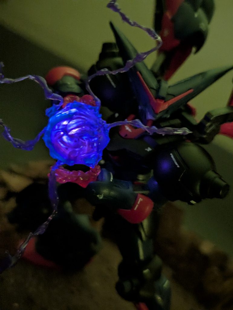 ちなみに中のLEDを変えるとこんな感じですが個人的に赤の方が好きだったのでこれはボツw