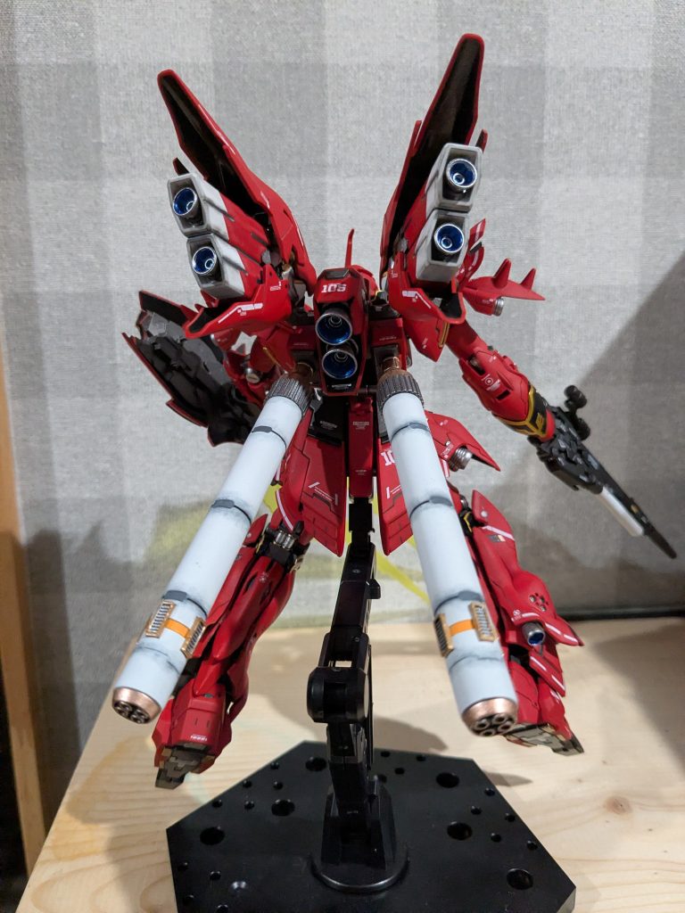 背面も存在感あります。