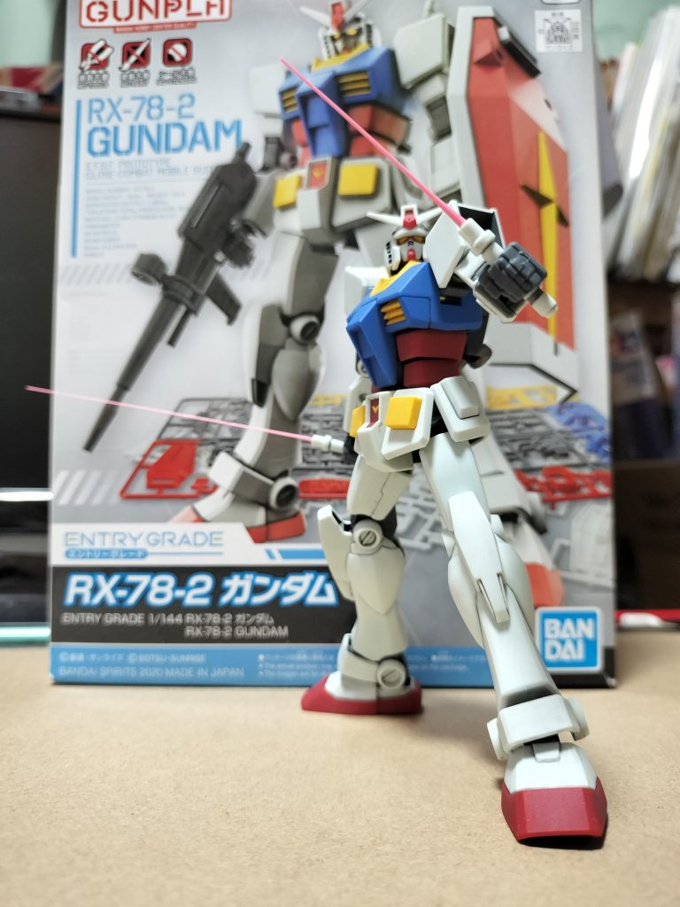 サーベルエフェクトが付属してないのでピンクのランナーを伸ばして刺せるように細くて2本の長さ違うけどおっちゃんは満足そうです