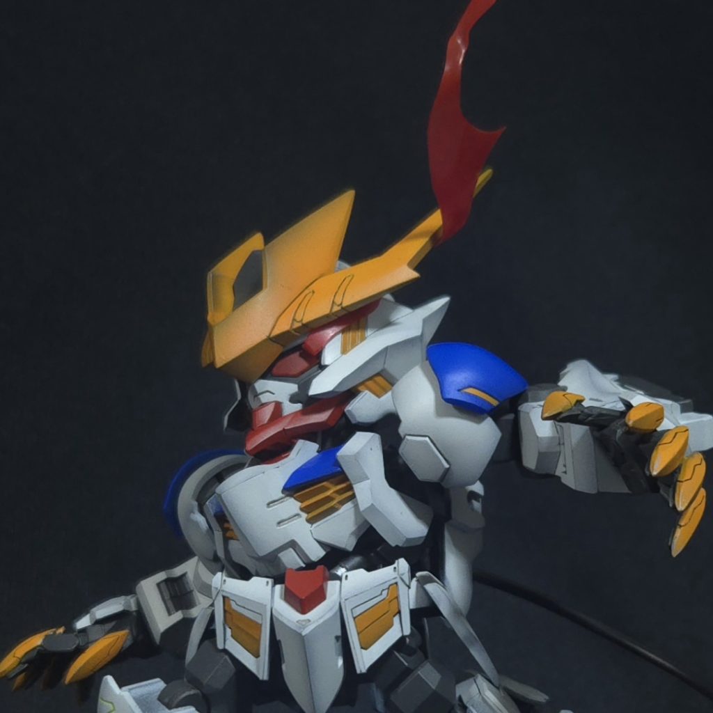 今回の初挑戦ポイント、目から迸るバルバトスのアレ！劇中で印象的だったので、透明プラバンを炙ってエフェクトを作ってみました！