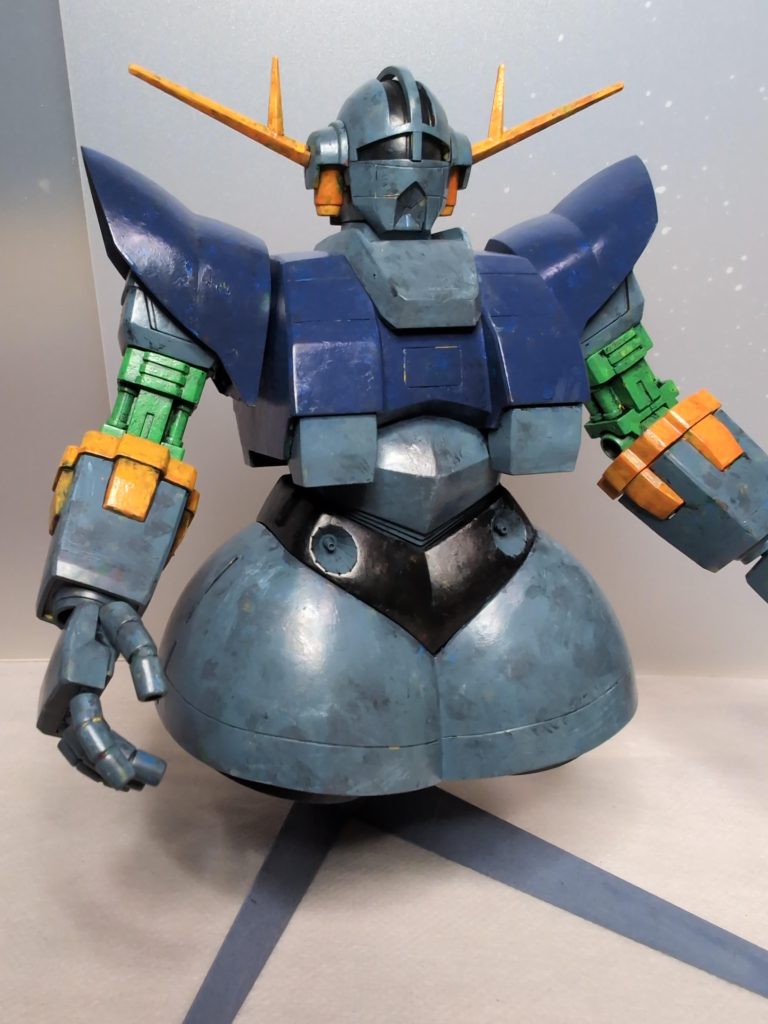 レインボー下地からの筆塗りです。ティターンズブルーとブルーグレーがメインのカラーです。