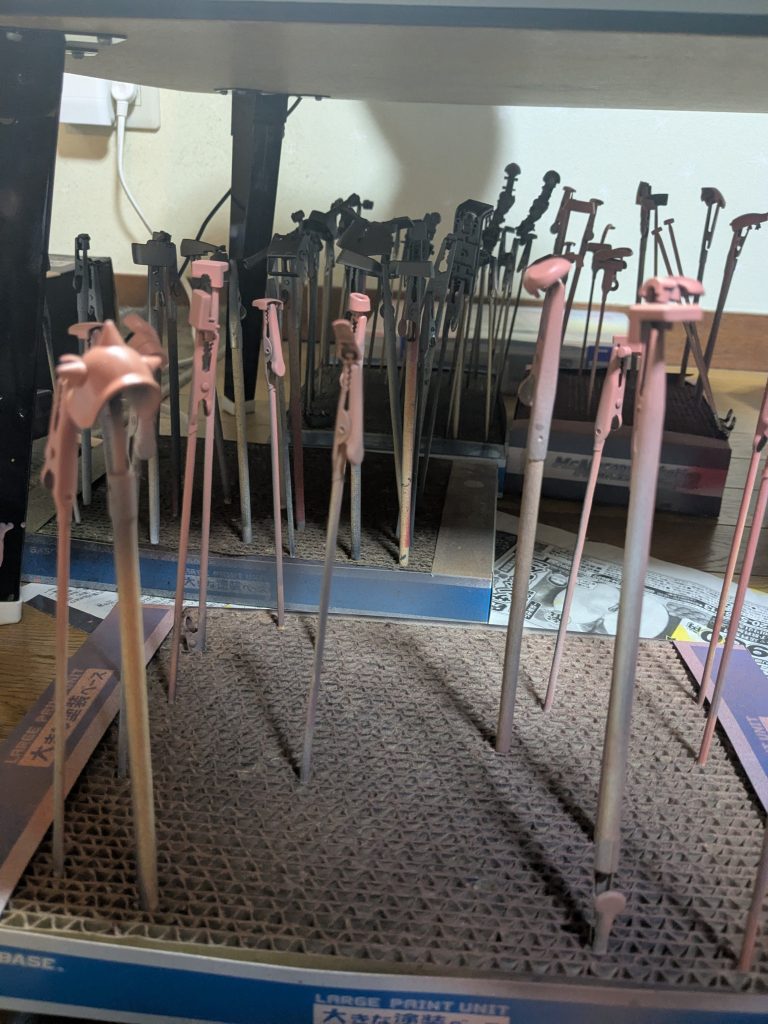 知人はガンダム知らないので、ガンダム知らない人でも知ってそうなものは何だろう?と考えた結果、シャアザクだったら知ってるんじゃないか?と思い、作成し、プレゼントした結果、知らなかったです😆笑それでも知人は凄い喜んでくれたので、作成して良かったなぁ。と思いました。GUNSTAの皆様、GUNSTAの先輩方、またまた過去作、そしてお目汚し、大変失礼致しました🙇