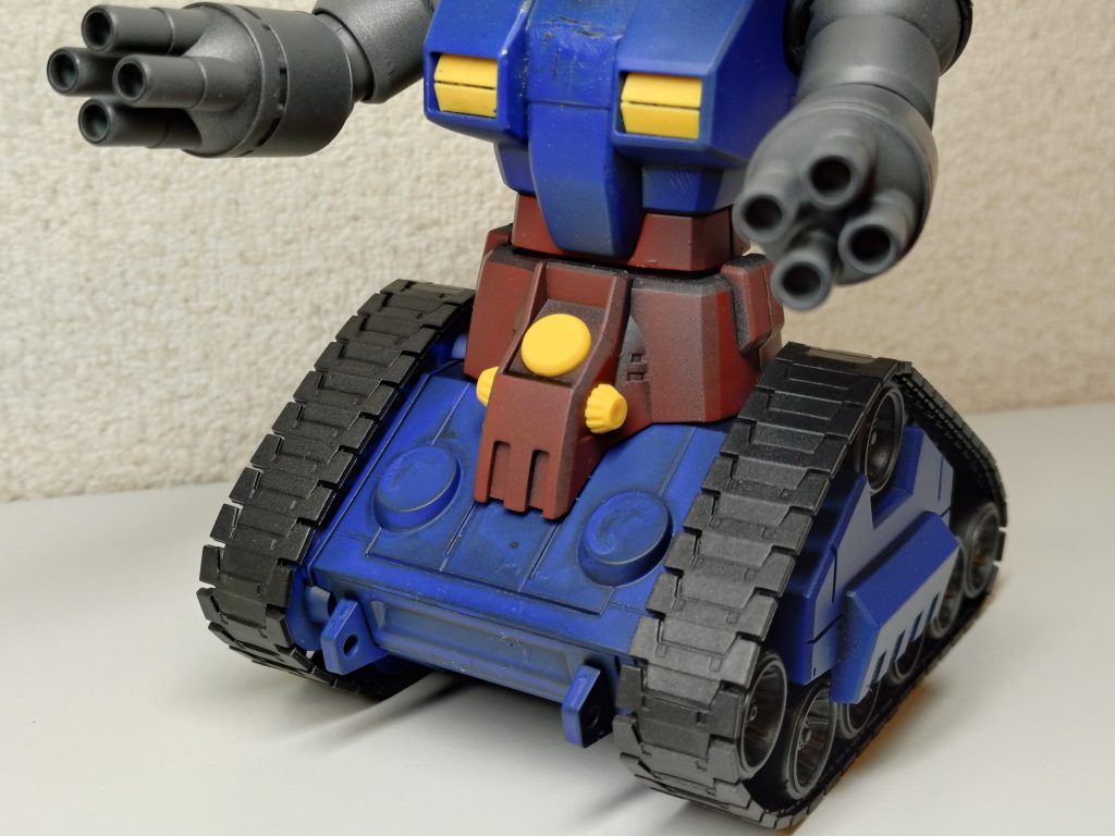 タンク本体や腰部は、黒→焼鉄と重ねてから塗分け。エッジ部分には色が乗らないようにしてみましたが、あまり際が目立ってないなと。吹き付け方も修練ですね。