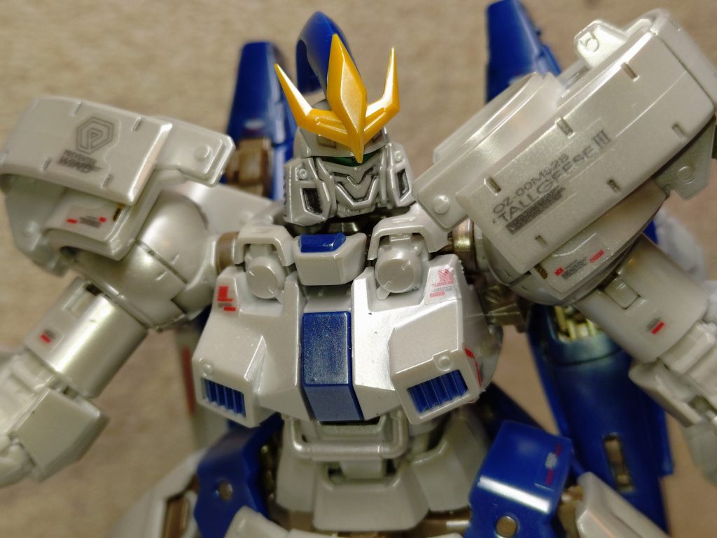 今まではホワイトパールでしたが、今回はムーンストーンパールで。吹き付け圧や希釈率の違いもあるかも知れませんが、今迄で一番パールの複雑な反射が出せたんじゃないかと。