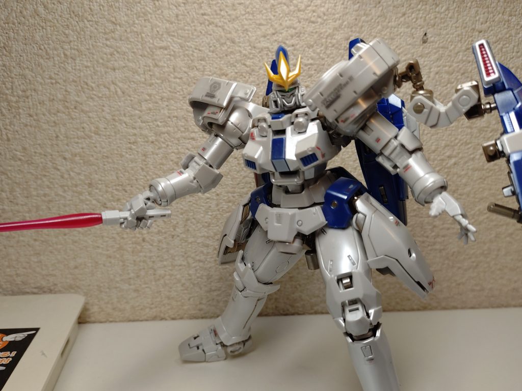 トールギスシリーズの最終機体。自身の中で流行りのパール塗装ですが、エレガントに仕上がったでしょうか?