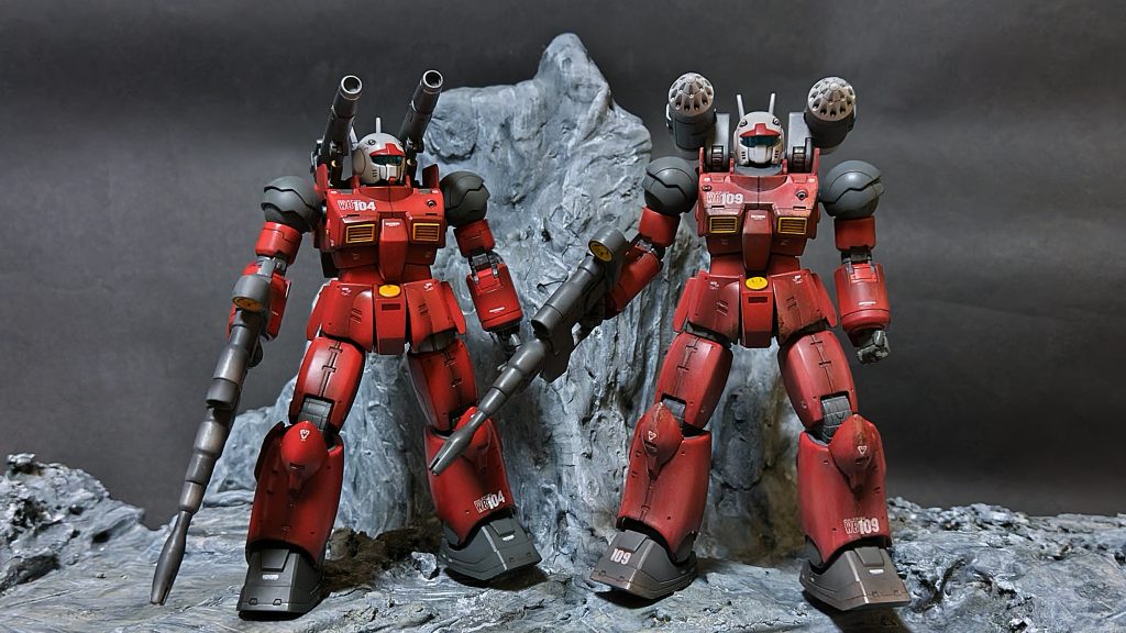 胴、スカート部をプラバンで1㍉延長、口？顎？赤い部分をTV版に変更した程度です。向かって左側カイ用とは対照的に一部サビ、汚れ塗装を施してみました。残念ながら写真では分かりづらいですね💦