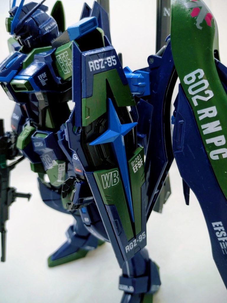 相変わらず、塗装やデカール貼りは雑さが目立ちますわ〜。