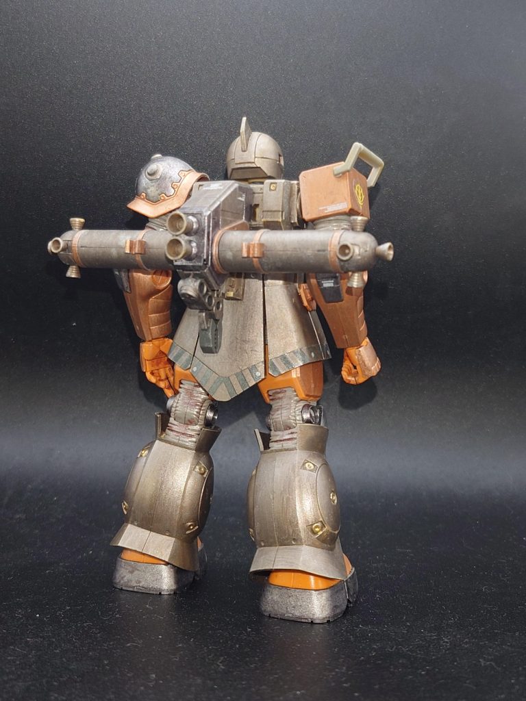 バックショット全体的にカッパー、焼鉄色で塗ってショルダー、肘、膝、足がガンメタで塗り、軽くタミヤウェザリングマスターで汚してます長い間、老朽化した補給艦に放置されていた。みたいなイメージで作りました