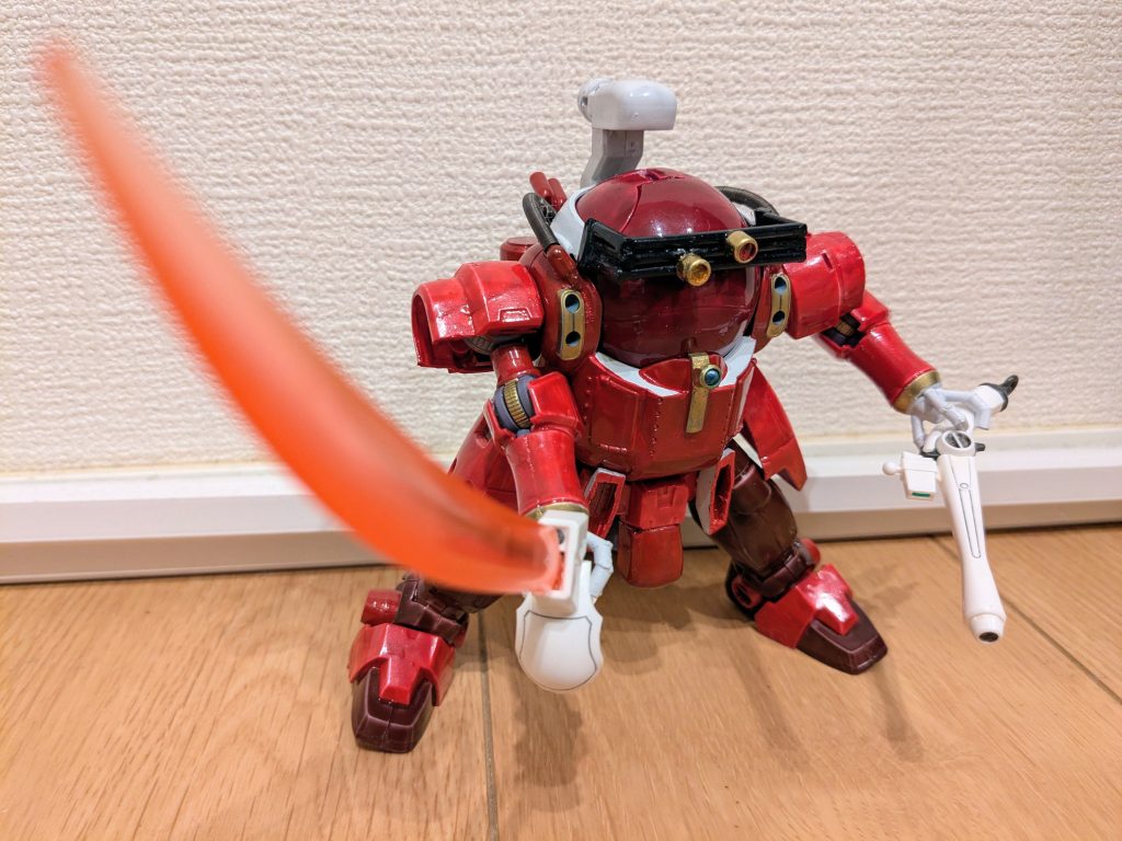 ブンドド、破邪剣征桜花放神っぽく１枚。光武なんだから日本刀かな〜とも思ったのですが、マリン船長なんだし海賊っぽい武器だろうな〜と。その結果、MGクロボン1のビームザンバーとバスターガンを装備。イメージ通りの良い感じになったのではないかと思います。脚と腕をモビルハロからトールギスに変えてマッシブにしたことで、より光武っぽくなって良かったです！