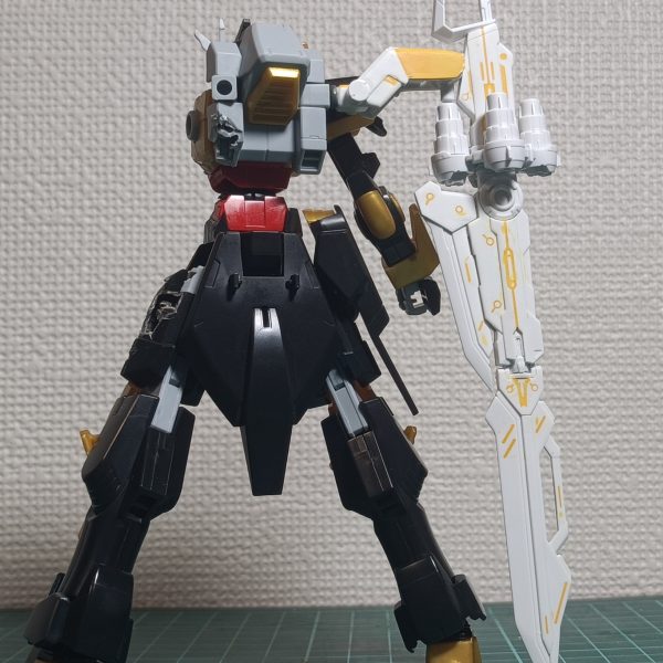 一向に左半身とそれに伴う全体的な構想が纏まらないので、開始報告と同時に停止報告(gundam-kao5)（無理やりにでも投稿しとかないと投げ出す気がするので…戒めとして製作状況を投下する次第であります(gundam-kao10)）しばらくはデザイン考えながら、単調作業で済むような作品を作っていこうかなと思っております。(追い戒め)（2枚目）