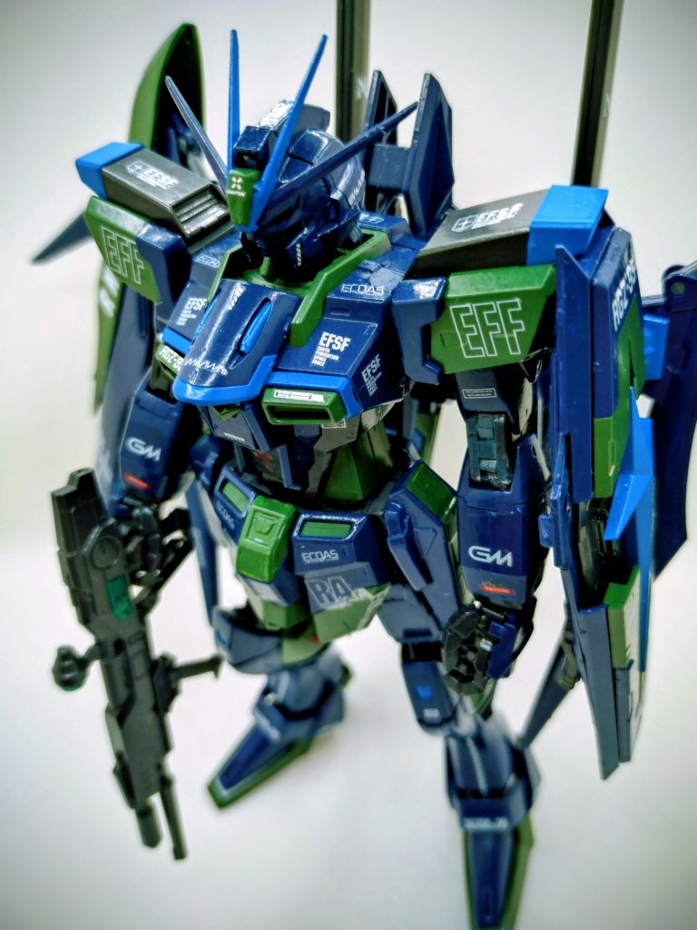 以前に同じインパルスを製作してて、その時はレッドメインにしましたが、今回はブルーとグリーンをメインに。