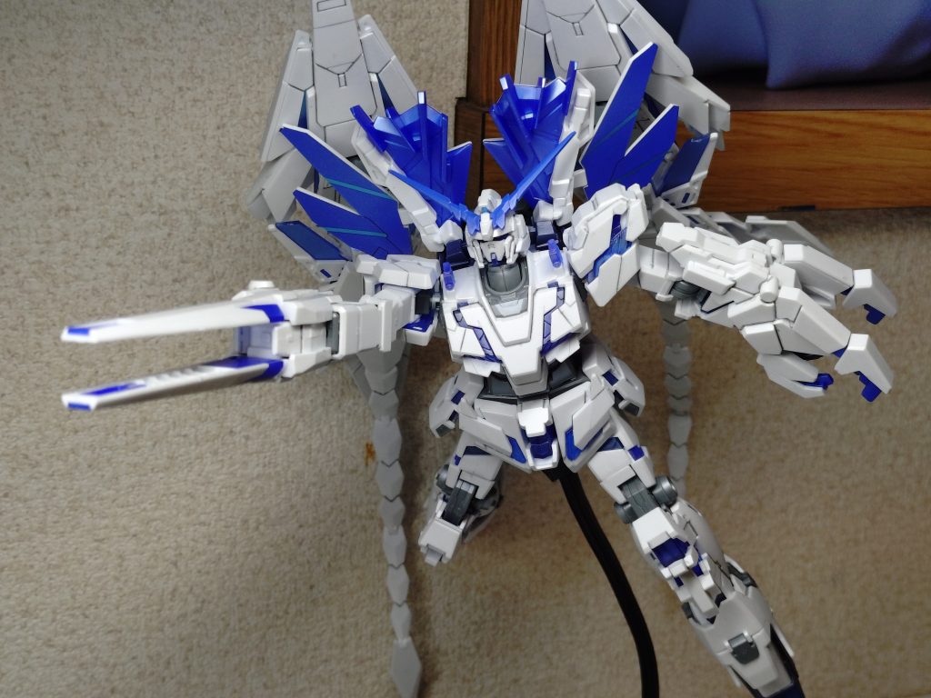 ただHGというキットの制約は、どうしても感じてしまいますね。股関節と脚部がボールジョイントで開脚は苦手。