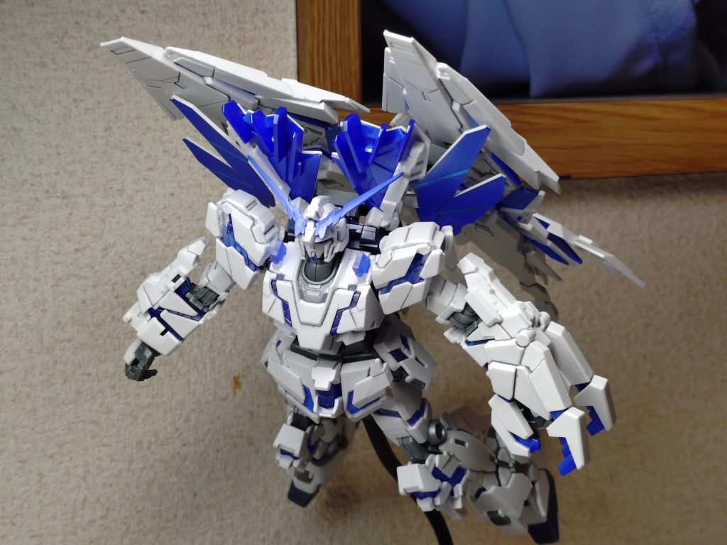 RGや最新のキットの様にいかないだけで、造形自体はカッコいいし、作りやすいキットだと思います。