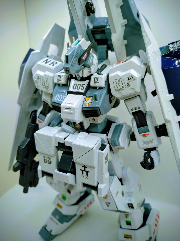 デカールは、相変わらず感覚で選んで貼ってるので、統一感はありませんが。