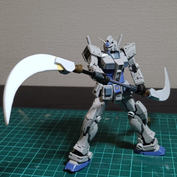 来月末の周年記念シリーズ作を作らにゃなりませんね。。まぁ…全然【2】の形に見えないとはいえ、それなりの形になったので進捗上げ。作ってく過程でストーム的なハルバードに見えたり、シャイニングなカリバーにも見えたりで、【2作品目】って位置で言えばこれ以上ないモチーフかなと思ったり。（3枚目）